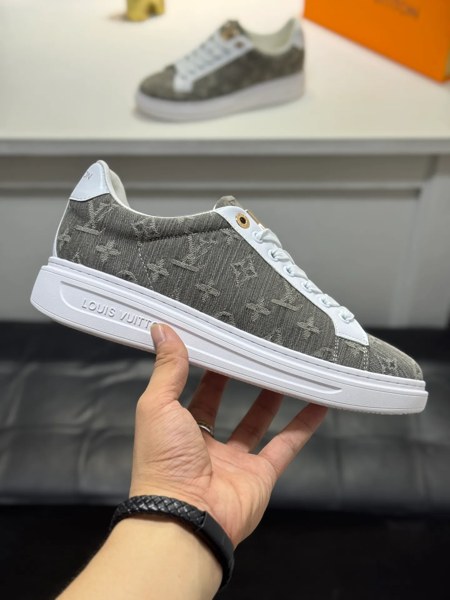 Men's shoes 💰400 [New style] 🐞🐞Top original order - LV [Louis Vuitton] counter new men's casual series! 🔥Globally limited edition💯The upper is made of cowhide with sheepskin lining➕Original rubber outsole, which is lighter and non-slip. Fashion focuses on trends, versatile and hot styles, simple yet tasteful! Exudes a fashionable and casual atmosphere, fashion is at your feet, and you are full of confidence! Multiple colors available. A must-have for fashionistas! Size: 38-44 (45 customized